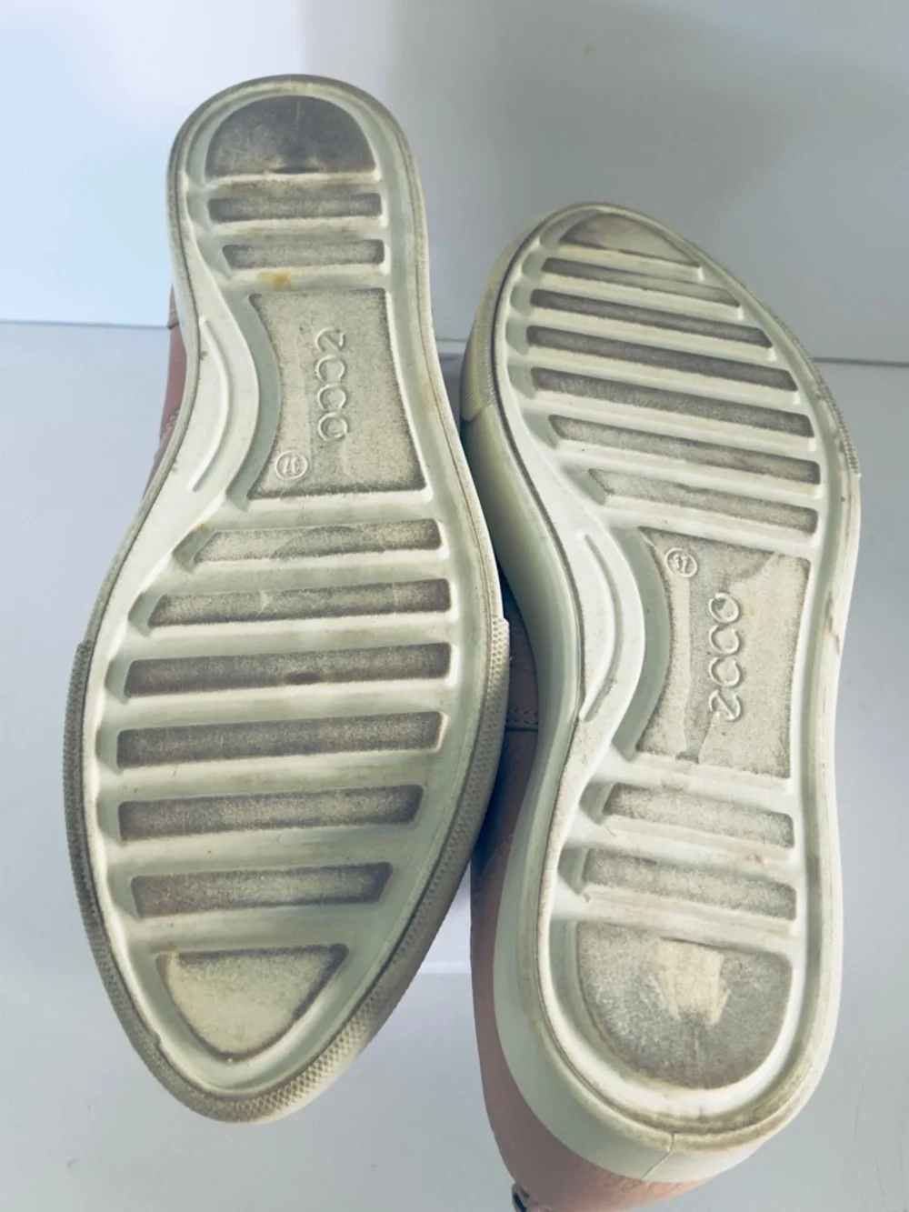 Ecco soft pebble